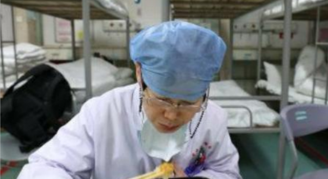 最早发现疫情的武汉女医生 和院方一起坚持上报