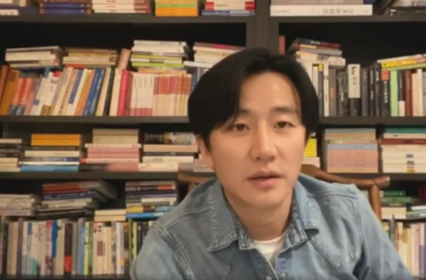 黄轩跑错直播间 一个人表演半天 莫名被戳中了萌点
