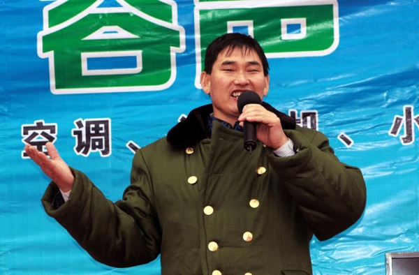 朱之文回应家门被踹 评论区翻车 网友：一看就不是本人