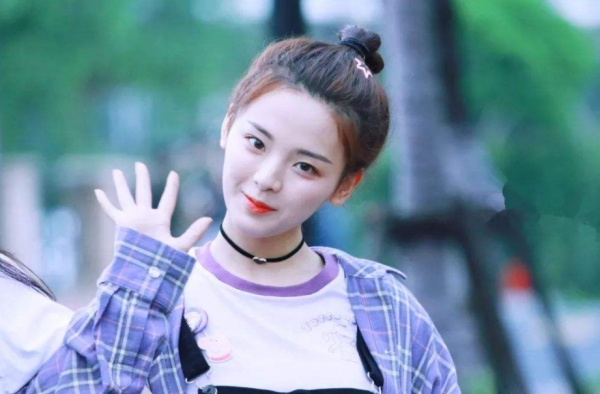 杨超越提醒粉丝不要聚集 粉丝纷纷响应号召：不聚集