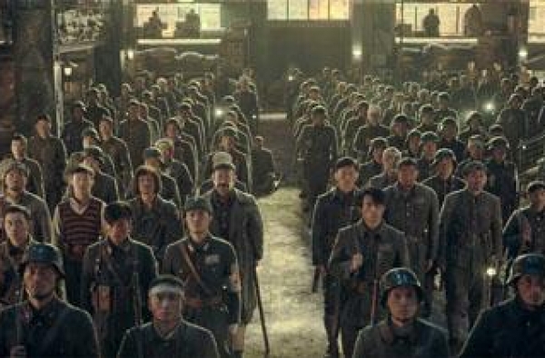 超前点映，《八佰》让中国战争电影走上新台阶
