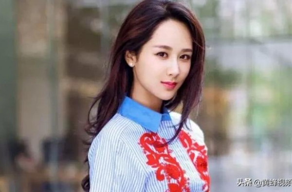 杨紫拍“荡秋千”的戏为何只露上半身？看了全景，隔着屏幕也尴尬