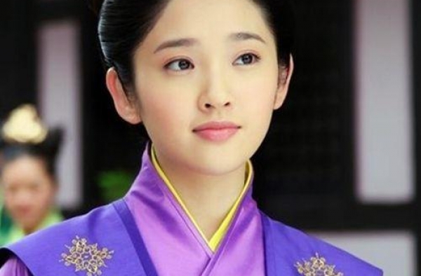 长相清纯，却演坏女人不需要眼妆的女星，大家觉得谁的演技最好