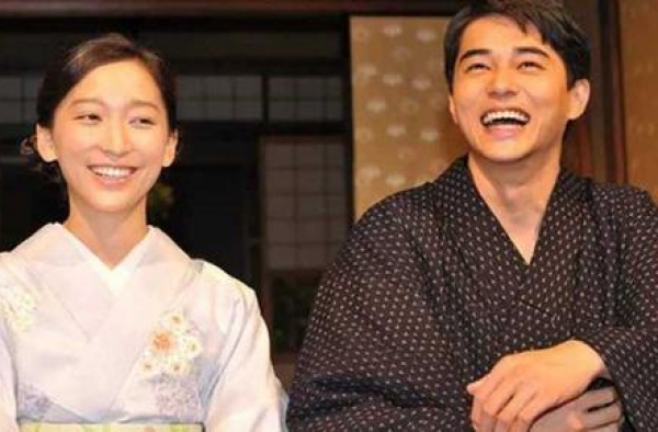 日媒曝杏与东出昌大离婚条件：三孩子抚养权+婚房