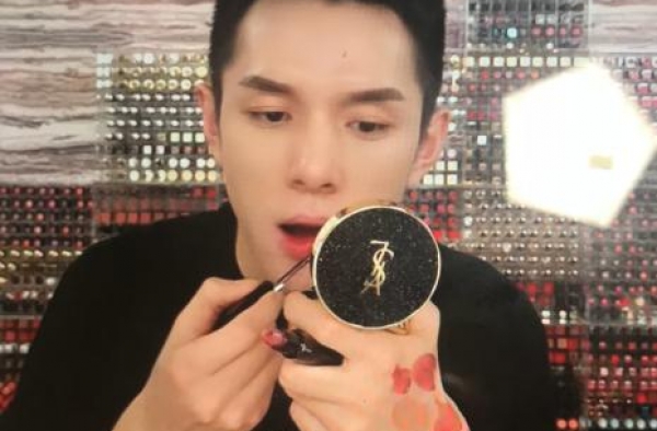 直播间明星试口红色号有内幕？用剩的咋处理？李佳琦终于坦诚相告