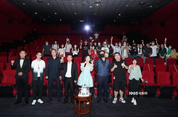 扶贫喜剧《大河向东流》展映 导演：收获遗憾并存