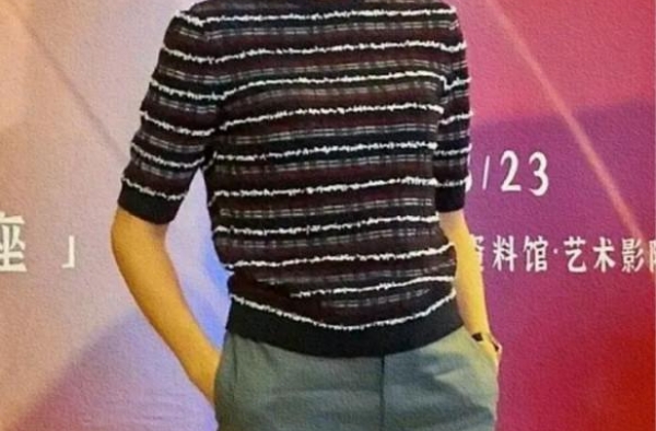 47岁董卿状态好，生图颜值堪比精修，衣着朴素气质出众