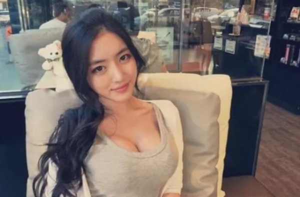“韩国女团自爆被包养怀孕！中国富豪是孩子爸爸！”