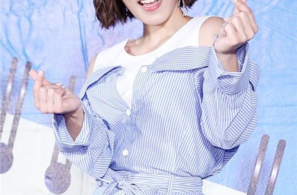 歌手转行当房产中介！李佳薇回应：是认真在上班