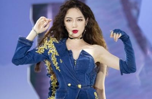 孟佳回应《姐姐》复活赛与张含韵PK争议：选谁都会被指责
