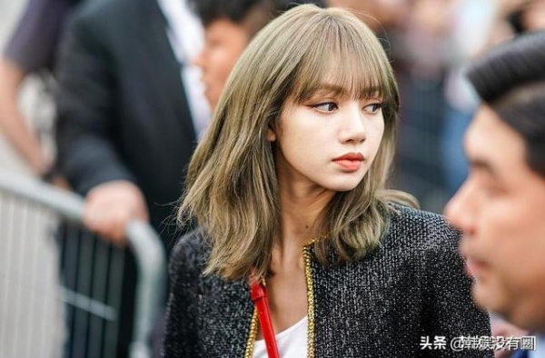 BLACKPINK新歌公开，粉丝起“内讧”，Lisa遭攻击