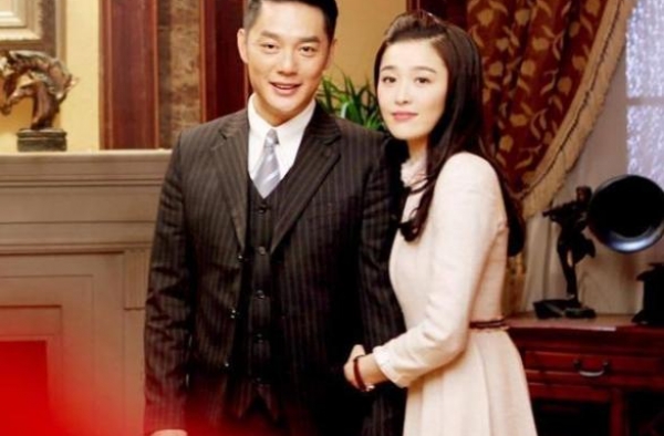 周丽淇低调为儿子举办百日宴，好友带金饭碗出席认干儿子
