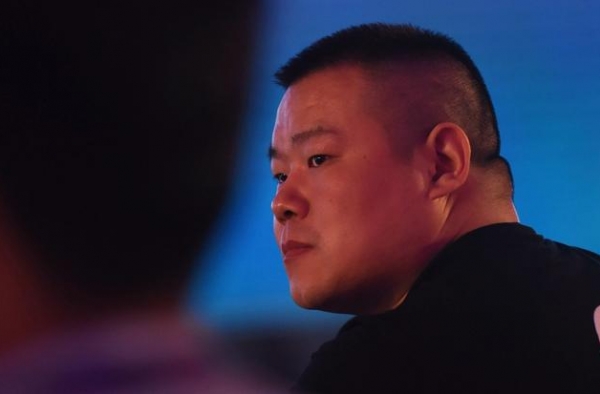 岳云鹏因一句玩笑话被骂上热搜：还要怎么尊重你，我的田园女孩？