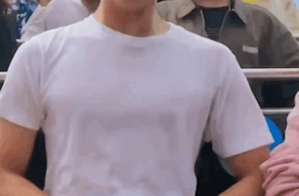 明明是吴磊坐过山车被拍 路人非说是李佳琦 你来看看他俩有多像