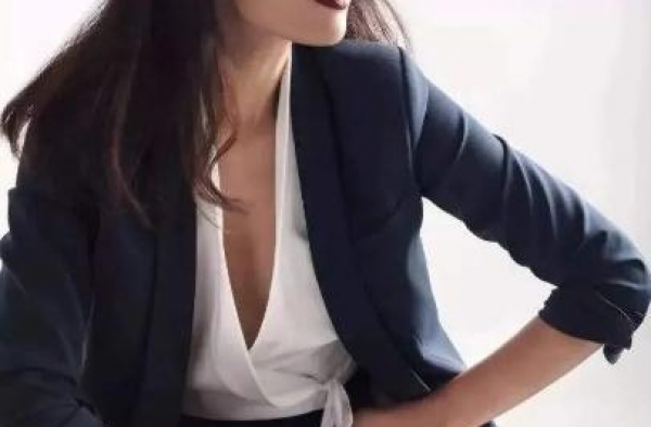 她被称“中国第一美女”，现44岁单身回家种地，身家过10亿