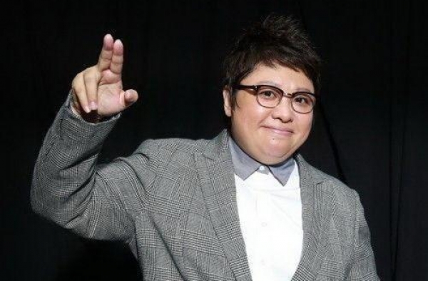 那英为啥不讨喜？恩师谷建芬道出实情：“空长一副好嗓子”