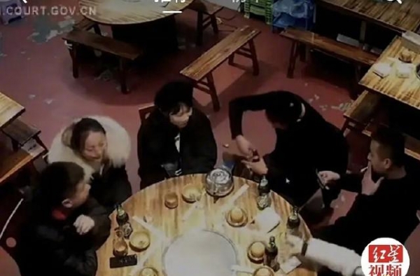 谭松韵吃人血馒头？赵丽颖硬刚水果台？王岳伦被人陷害？