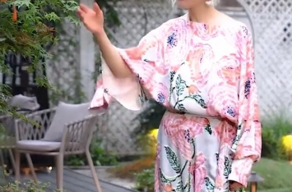 71岁夏台凤近照曝光，画着大浓妆很有少女心，独子患癌不幸离世