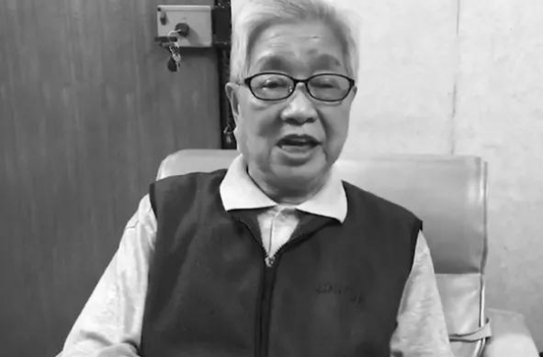 终年86岁！香港著名大导演突然传死讯：家佣称是躺沙发安详离开