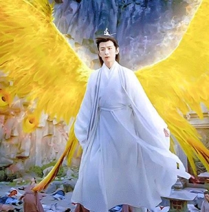 琉璃：司凤璇玑早在天界就定情，互送蓝衣服，难怪璇玑眼睛是蓝色