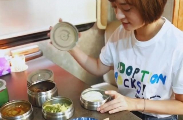 孙俪晒日常餐食，称自己每月初一十五都吃素调理，面色却显疲惫
