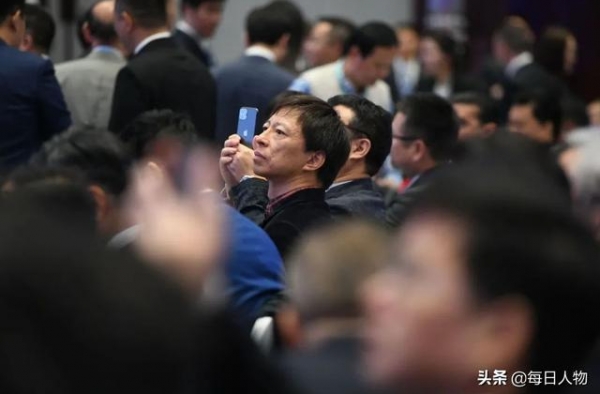 业务上淡出人们视线，在娱乐版块上热搜，网红张朝阳的2020
