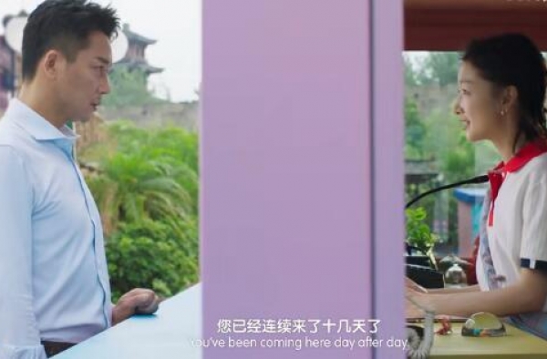 50岁刘奕君搭周冬雨粉红泡泡溢屏 这才是大叔 陈建斌那是大爷