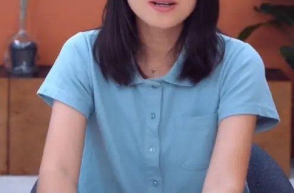 朱丹怀孕6月复工直播，面容憔悴大肚凸显，自曝周一围暖心接下班
