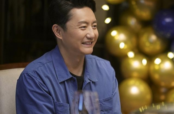 同是45岁男演员，涂松岩演李尖尖爸爸，钟汉良却跟谭松韵演情侣
