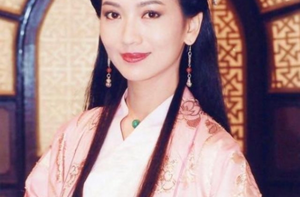 “最嫩老爸”火了，和女儿逛街被当成情侣，网友：吃防腐剂了？
