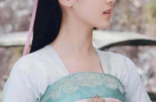 《琉璃》主演荧幕初吻：璇玑给了秦俊杰，臭猴子给了热巴