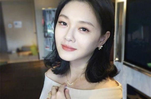 大S崩溃发微博称＂只想大哭一场＂，网友：深有同感，当妈不易