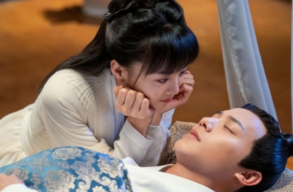 单日播放吓人的6部剧，《亲爱的自己》仅3400万，榜首将破亿
