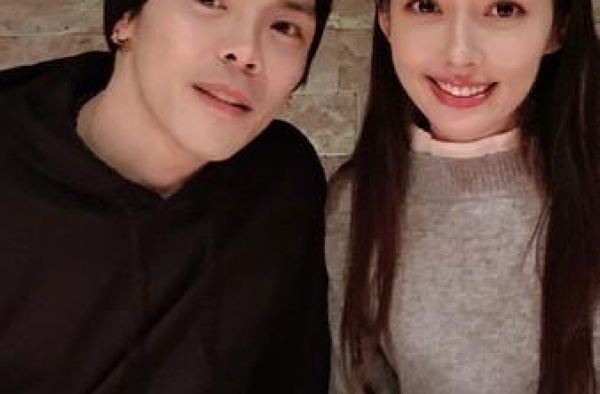 郭碧婷快生了 婚姻仍无效！结婚书她还没签字 向佐2度申请登记