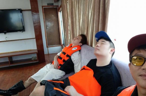 拍变形记？邓超黄渤鹿晗陈赫录新综 集体累瘫大睡