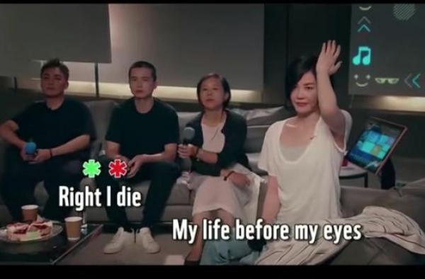 王菲首次直播与马云合唱，前夫亲妹配合默契，展露中年真实状态