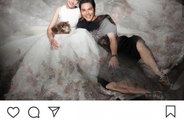 向佐秀恩爱翻车？晒婚纱照惊现第三张脸，郭碧婷结婚一年还没领证