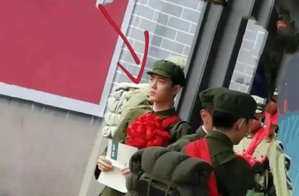 肖战新剧再出路透照，造型挺拔硬朗，演艺生涯的第六个拐点到来？
