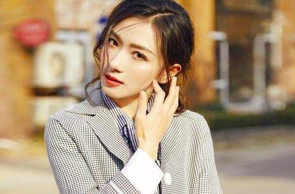 万茜：“人淡”偏要红，换挡易“翻车”