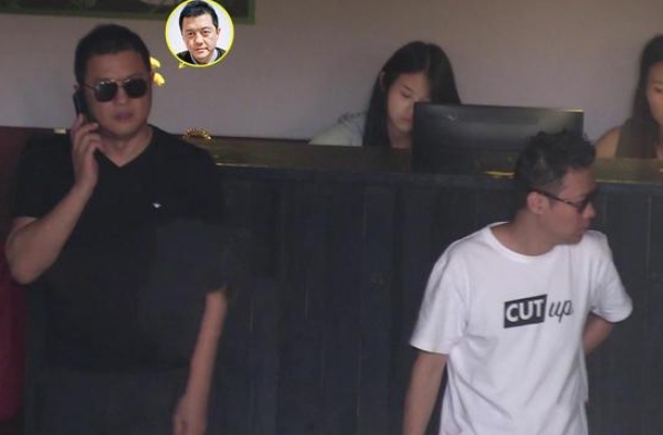 不差钱！李亚鹏现身看价值千万级豪车，商场失意后依旧很潇洒