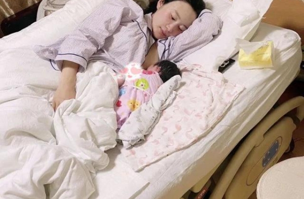 张纪中年近70再当爸，小31岁助理两年做3次试管，不服不行