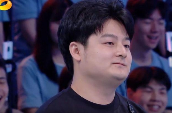 小方为啥从《快本》消失了？看看他做的事情，曾被何炅点名骂哭