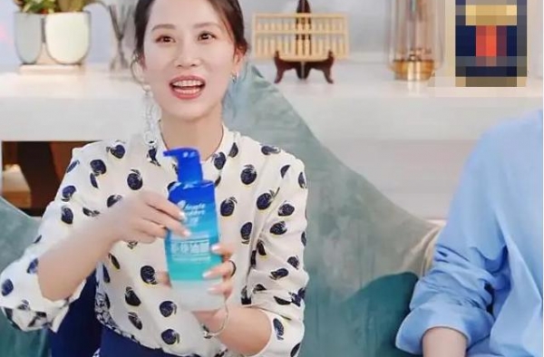 43岁海清近照似少女，还撞脸刘诗诗，嫁富豪老公儿子已14岁？