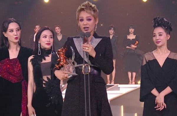 宁静说张雨绮身上散发肉香，表情耐人寻味，说她味道不如自己好闻