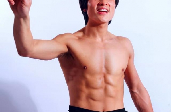 现代李小龙安慰迪丽热巴：同情你连男朋友都没有，做我妻子人选吧
