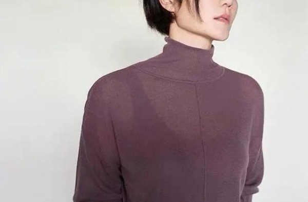 51岁王菲身材超A！吊打一线女明星，瘦成纸片人，赵薇赞她有料