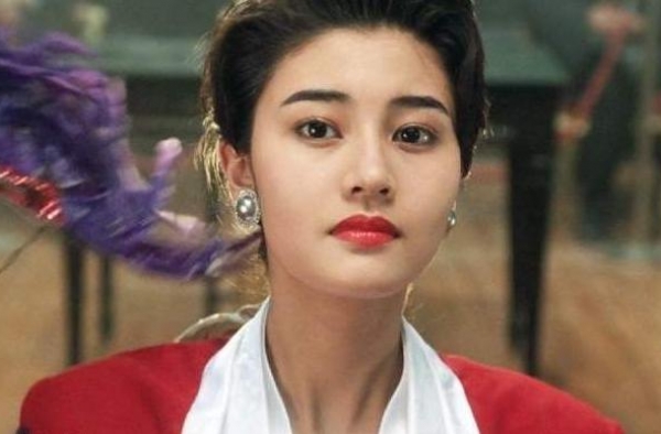 一婚嫁富豪公开被绿20年，55岁再嫁富豪，网友感叹命太好