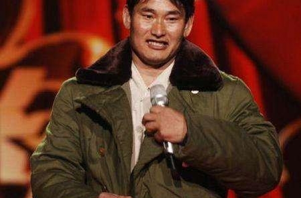 大衣哥家被无人机直播！不搬出农村，成了他十年来最大的错误？