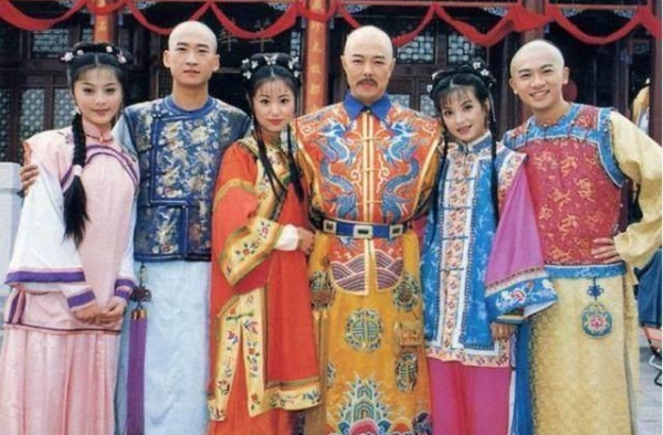 张铁林演“乾隆”上瘾，五任女友无缝衔接，被儿女亲妈联手起诉
