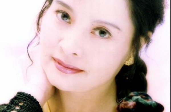 梁丹妮：名气曾大过刘晓庆，因一个耳光结缘冯远征，被独宠27年